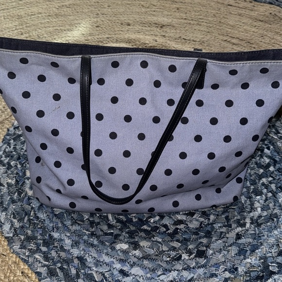 TALBOTS LARGE TOTE IN A PERIWINKLE TYPE BLUE W. NAVY DOTS & 2 LEATHER STRAPS - Picture 2 of 9